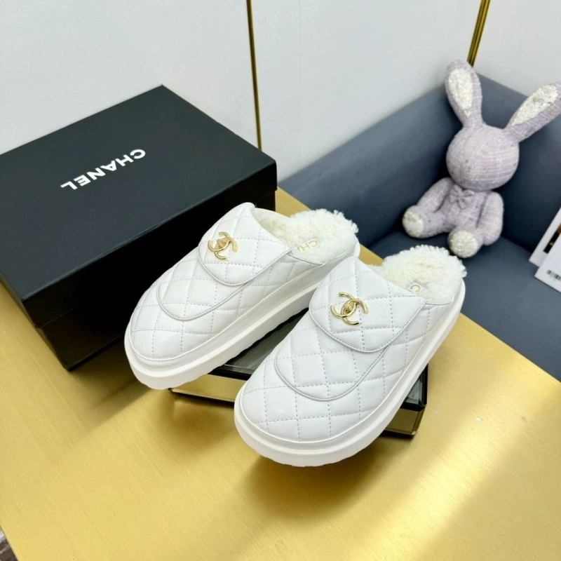 EasyMatch Chxnxl Slippers 127427