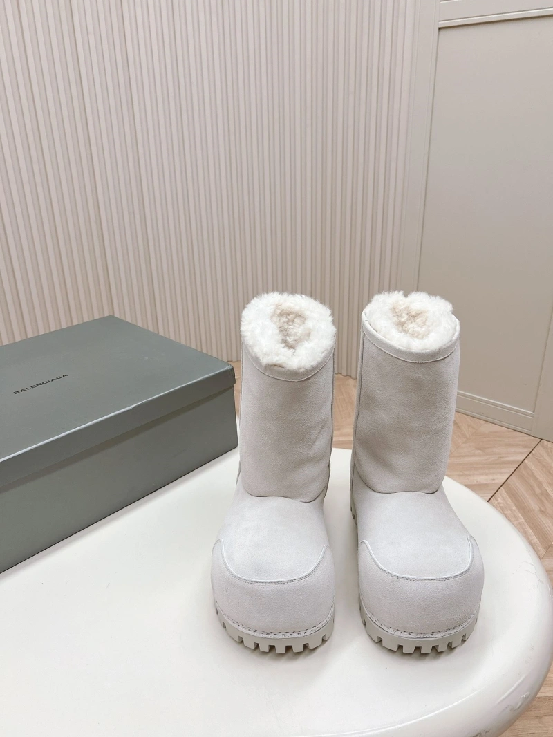 Compact Bxlxnciaga Boots 109877