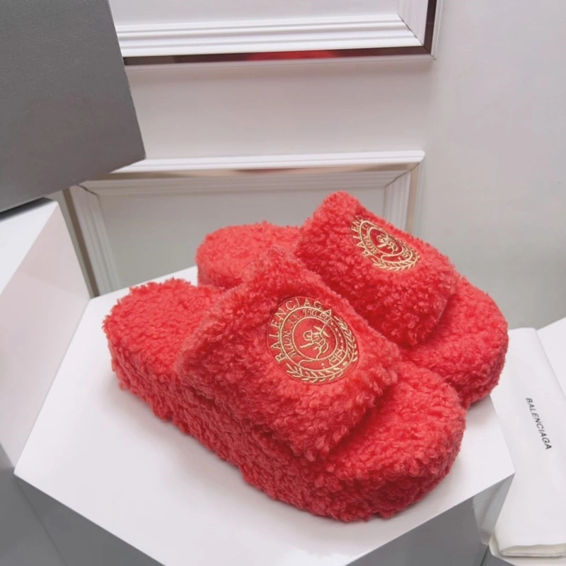 WellDesigned Bxlxnciaga Slippers 109825