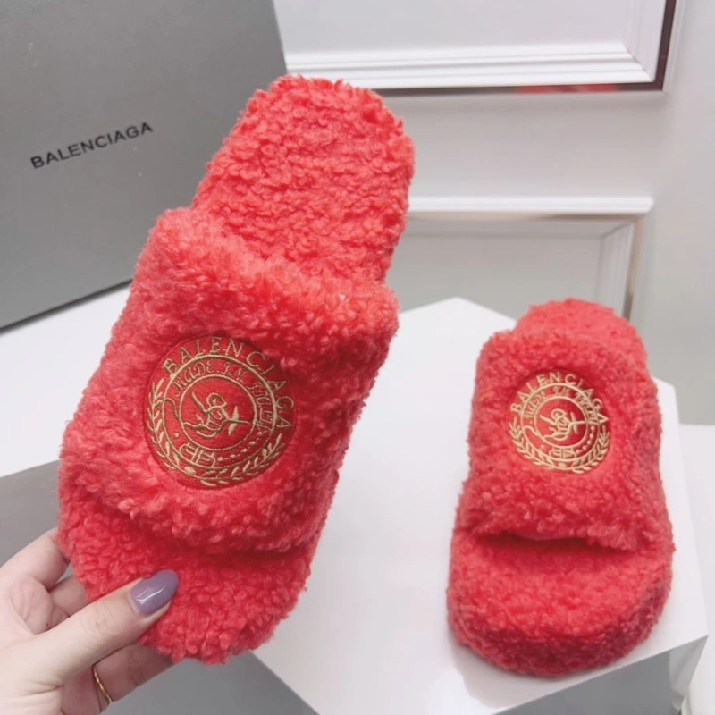 WellDesigned Bxlxnciaga Slippers 109825