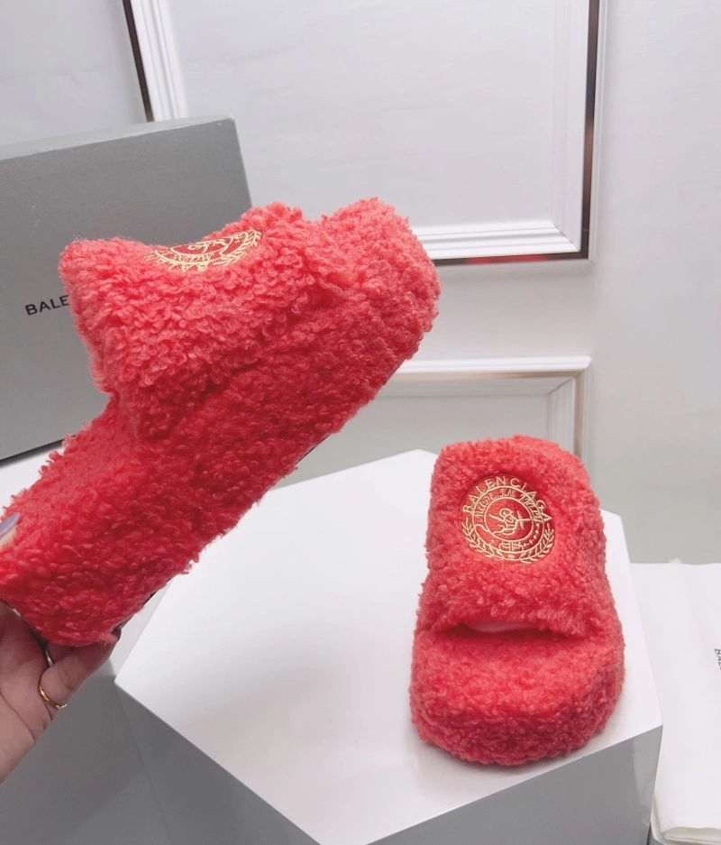 WellDesigned Bxlxnciaga Slippers 109825