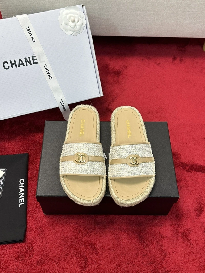 Fashionable Chxnxl Slippers 127423