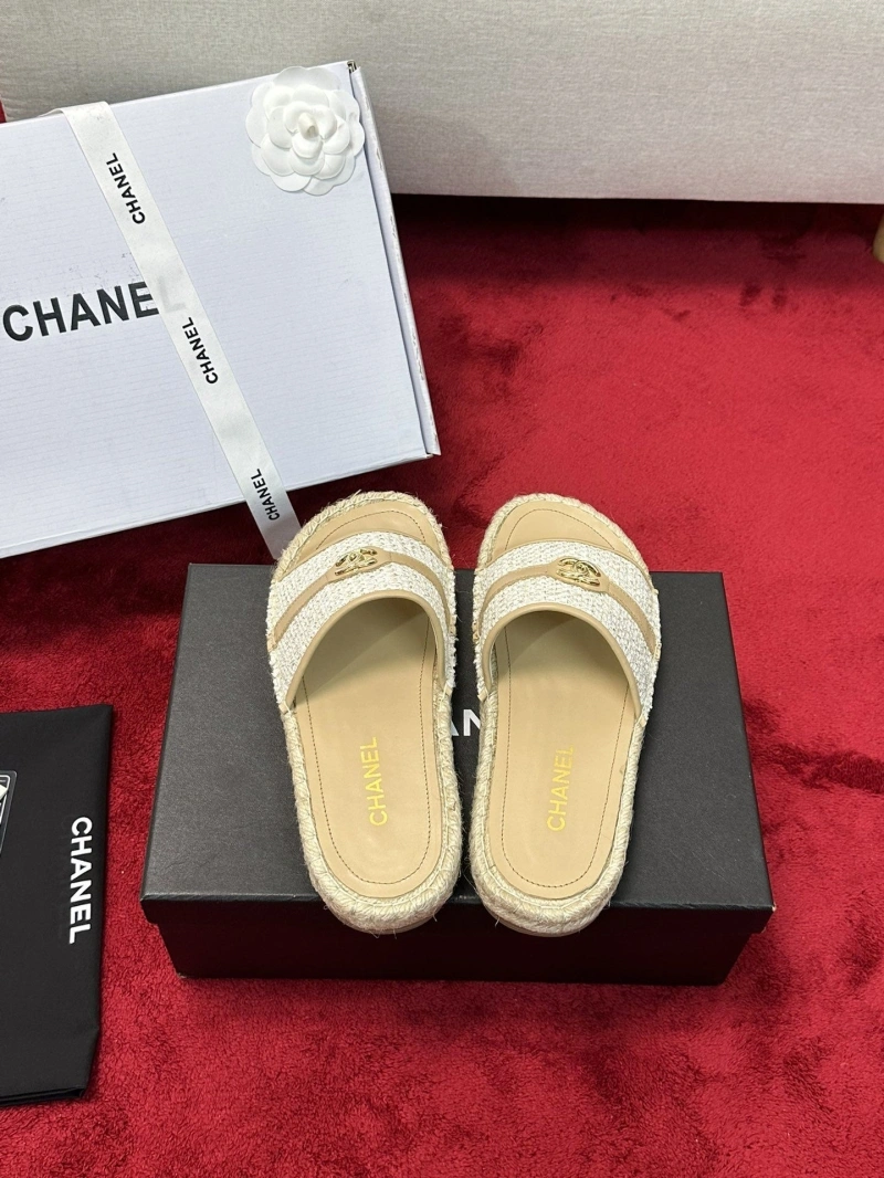 Fashionable Chxnxl Slippers 127423