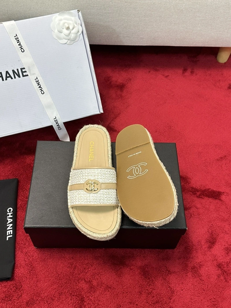 Fashionable Chxnxl Slippers 127423