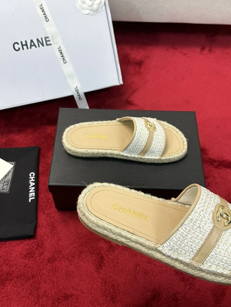 Fashionable Chxnxl Slippers 127423