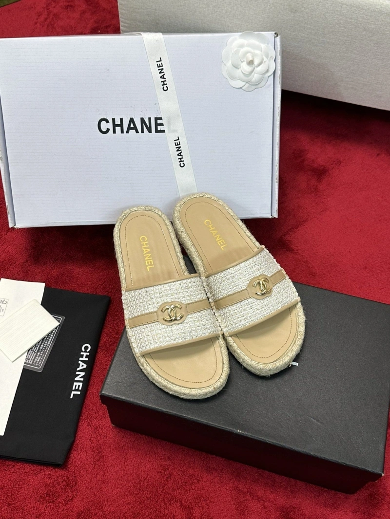 Fashionable Chxnxl Slippers 127423