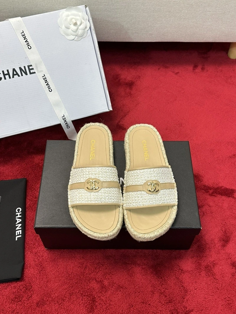 Fashionable Chxnxl Slippers 127423