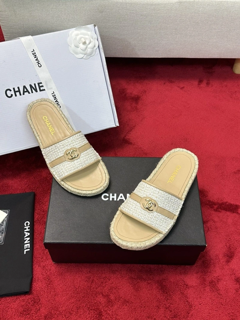 Fashionable Chxnxl Slippers 127423