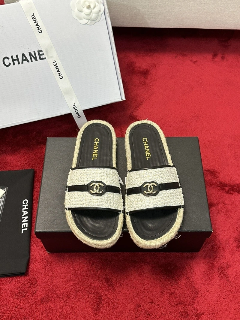 Stylish Chxnxl Slippers 127420