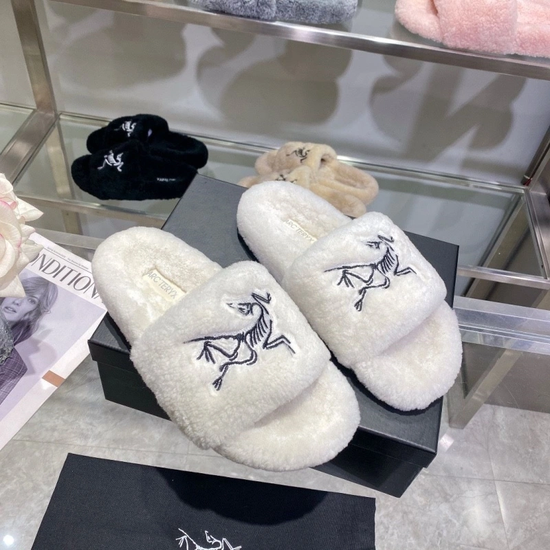 Othxr Slippers WellDesigned 215774