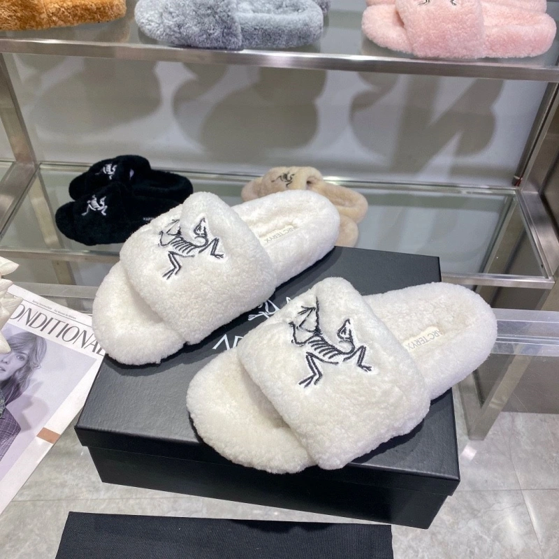 Othxr Slippers WellDesigned 215774