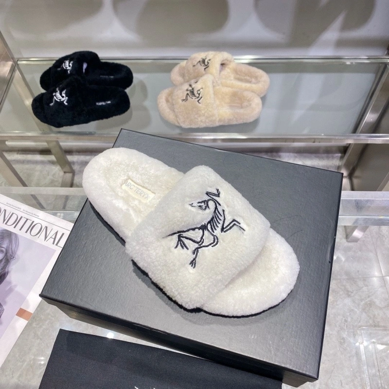Othxr Slippers WellDesigned 215774