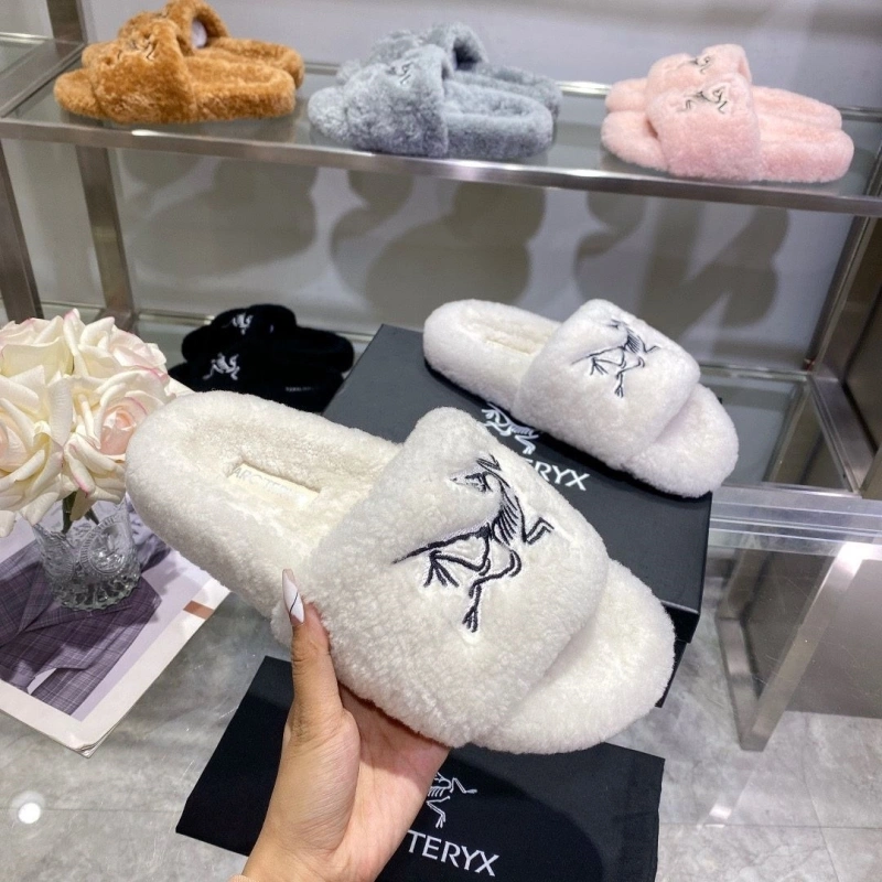 Othxr Slippers WellDesigned 215774