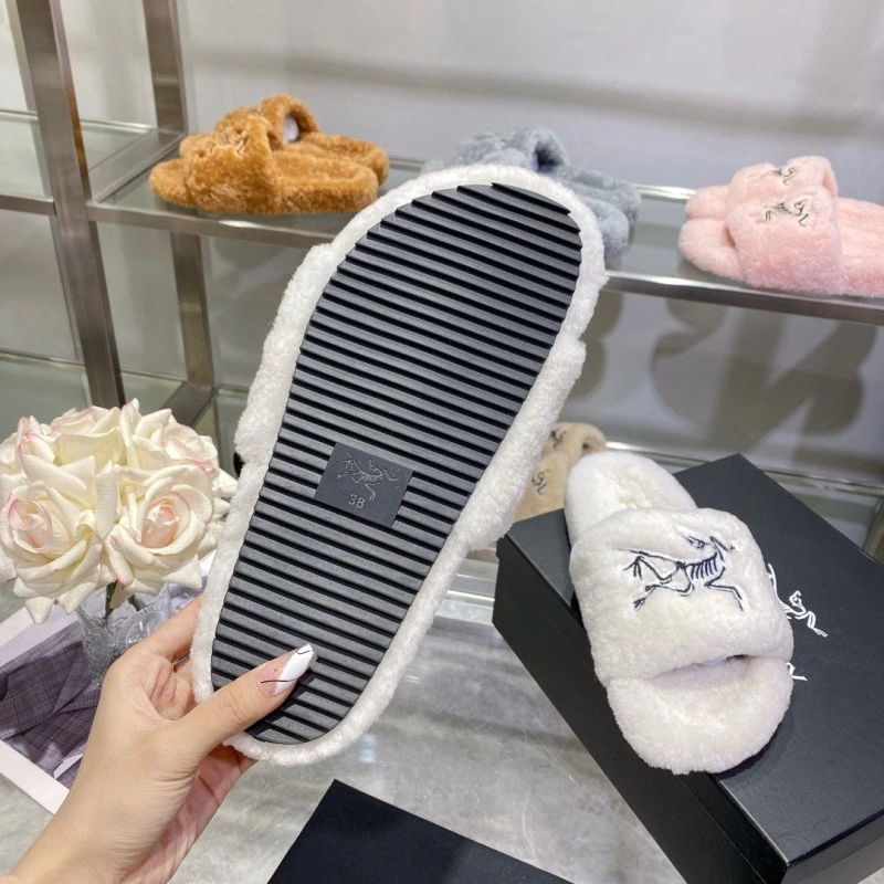 Othxr Slippers WellDesigned 215774