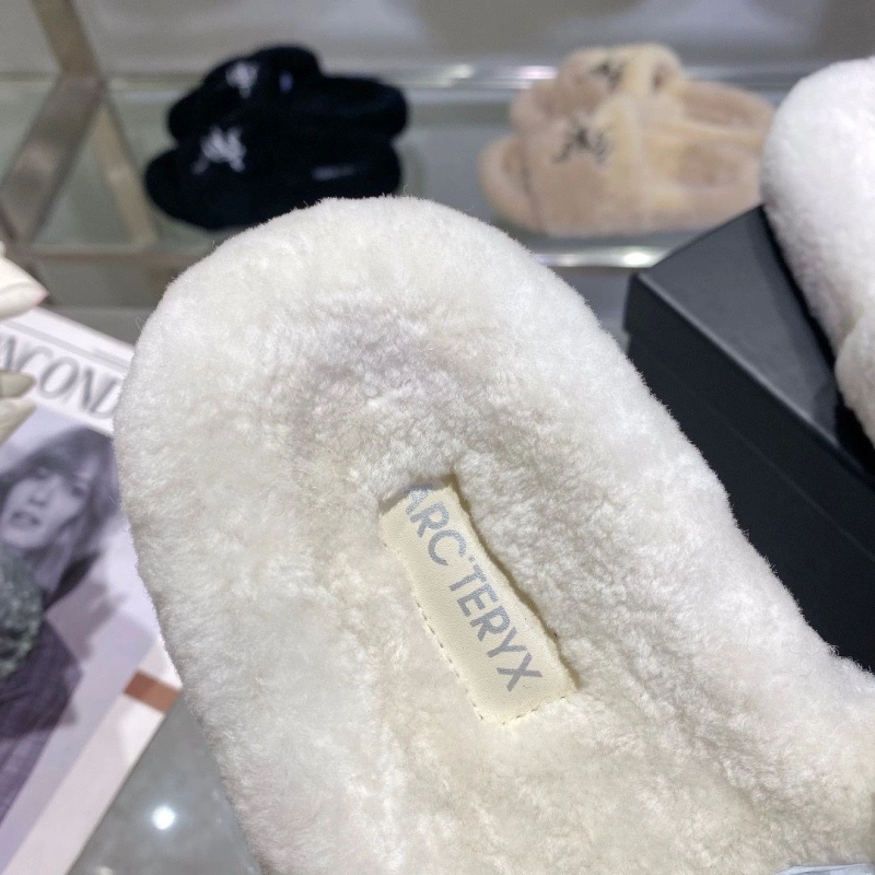 Othxr Slippers WellDesigned 215774