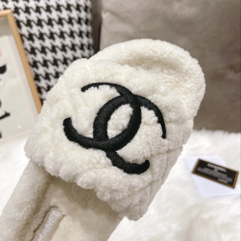 Bright Chxnxl Slippers 127416