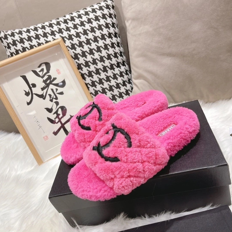 Trendsetting Chxnxl Slippers 127410