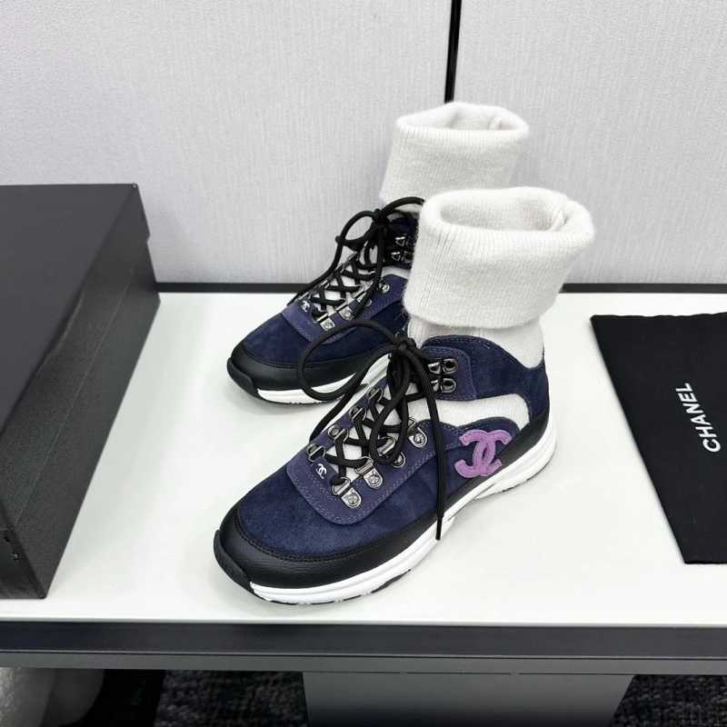 Versatile Chxnxl Sneakers 127375