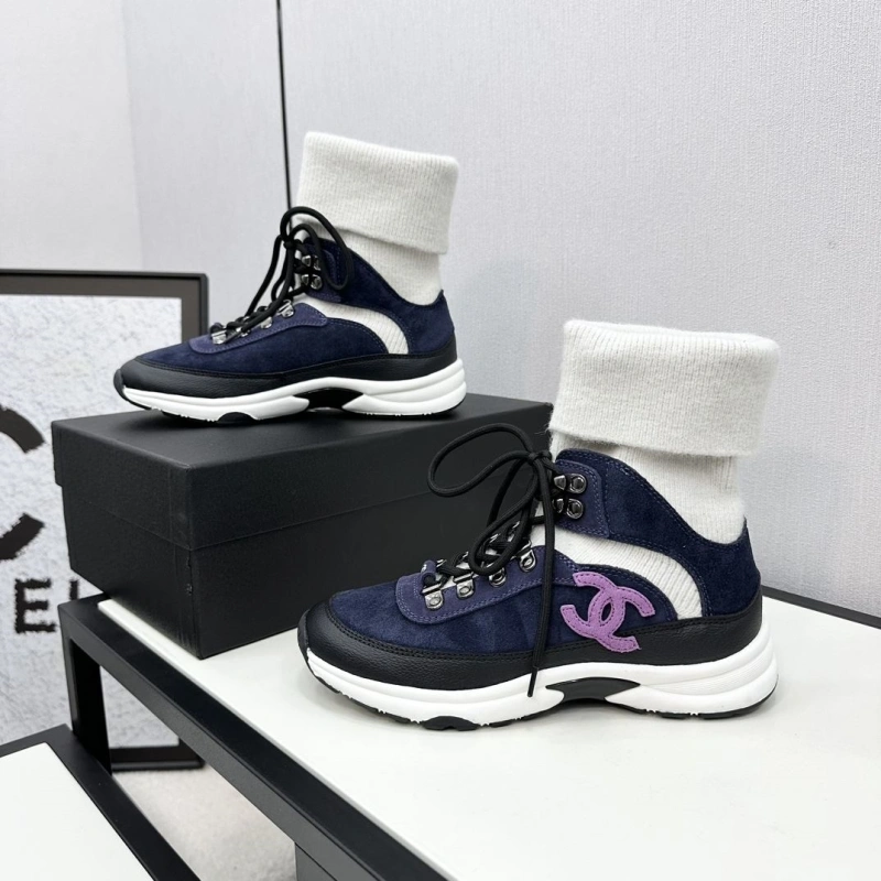 Versatile Chxnxl Sneakers 127375