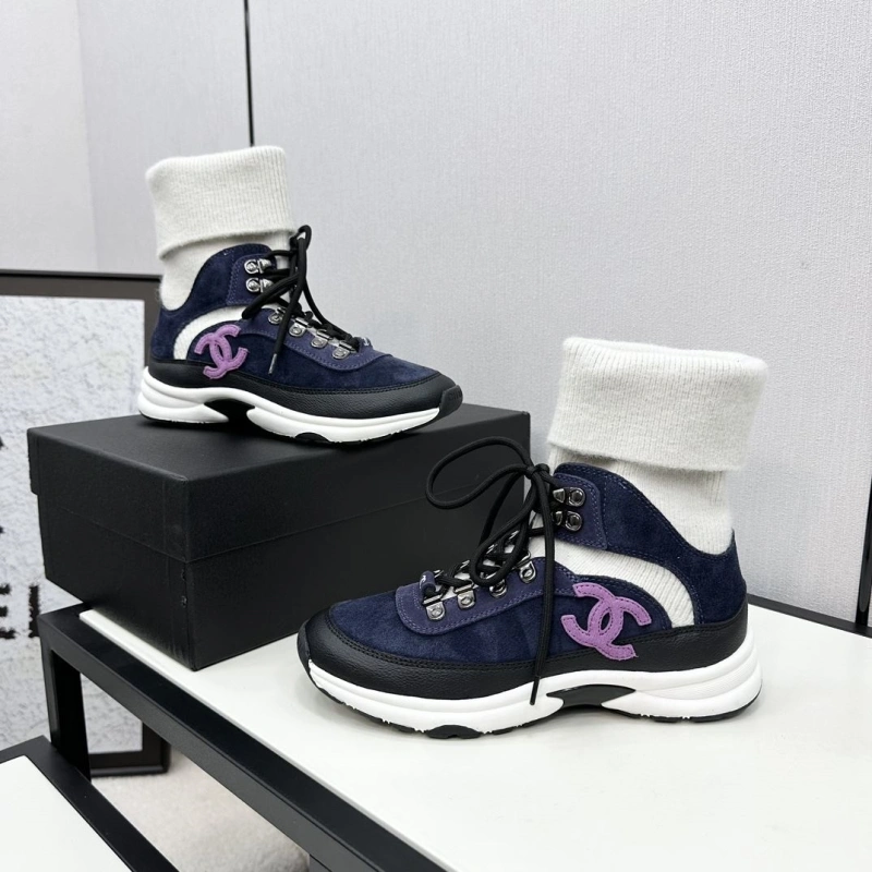 Versatile Chxnxl Sneakers 127375