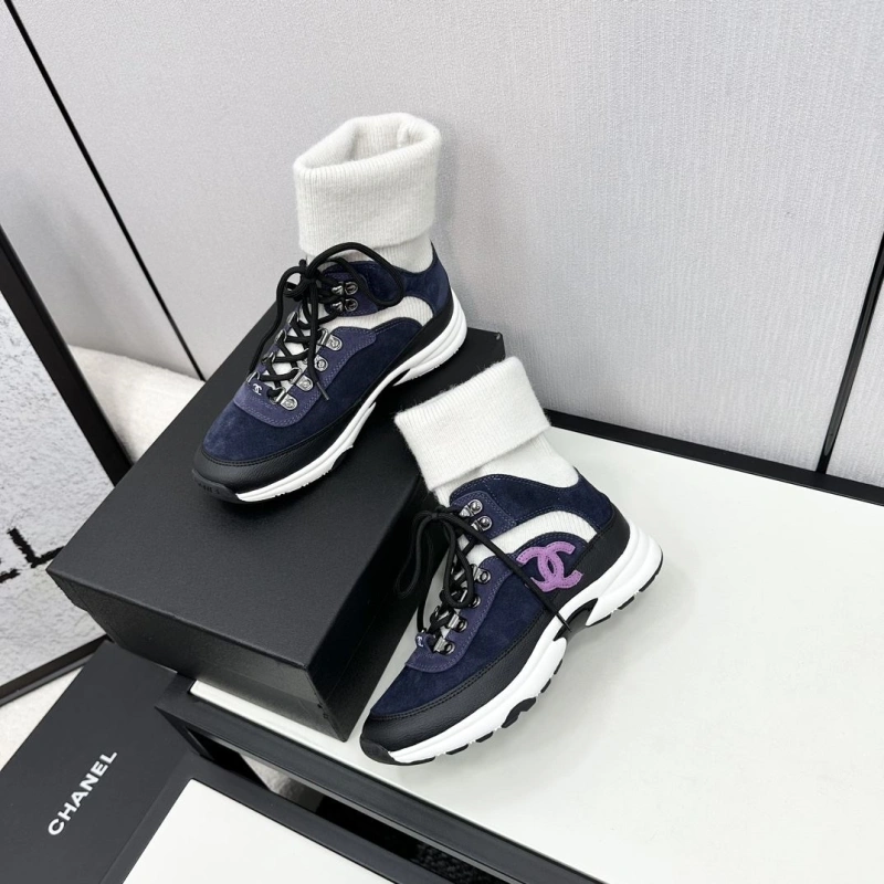 Versatile Chxnxl Sneakers 127375