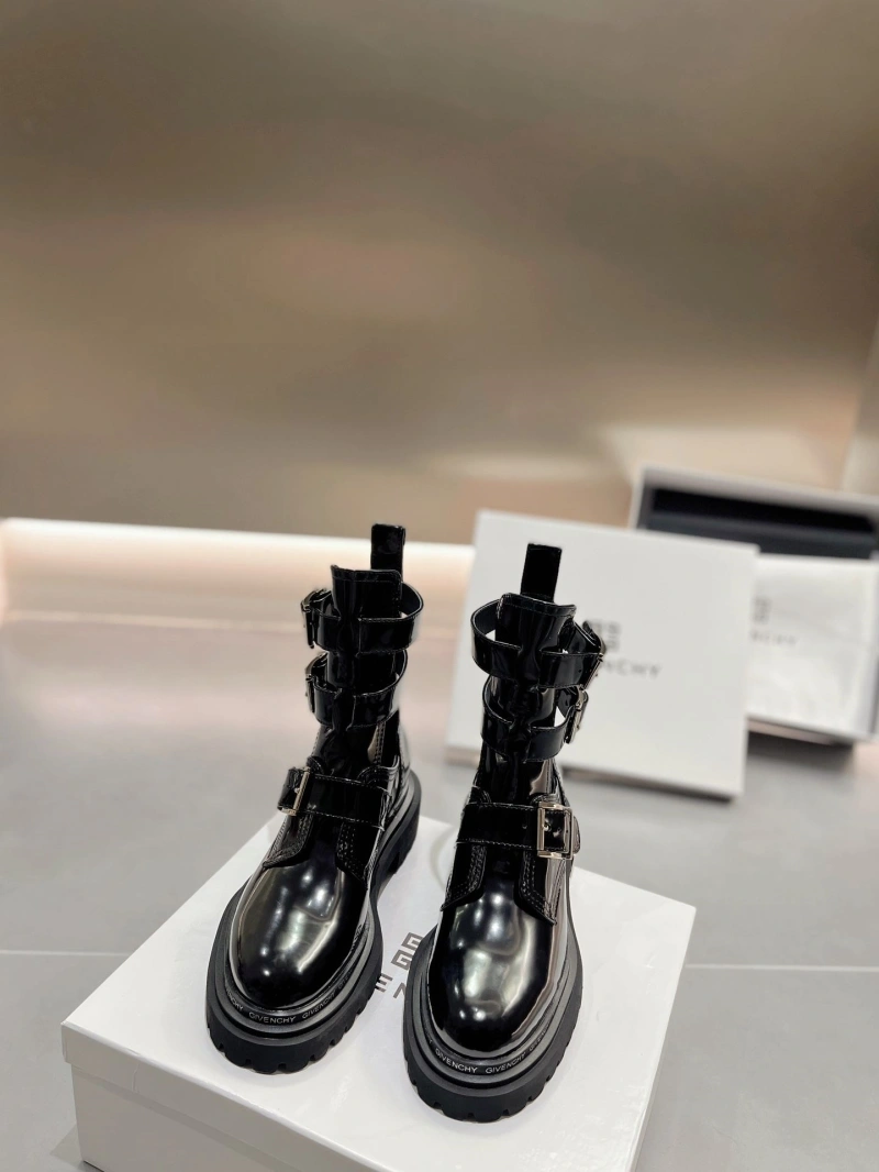 NewStyle Gxvxnchy Boots 153710