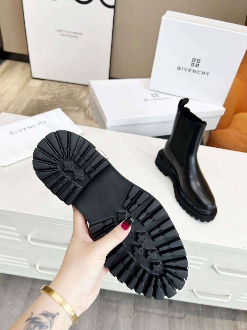 Vibrant Gxvxnchy Boots 153693