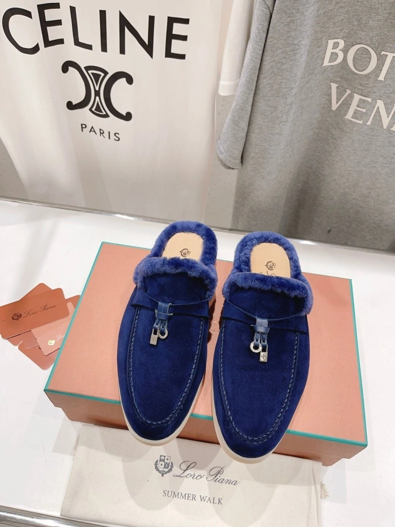Fashionable Othxr Slippers 215785