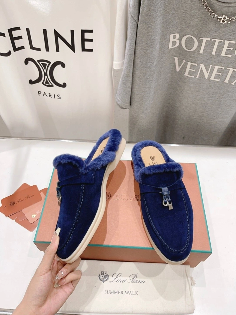 Fashionable Othxr Slippers 215785