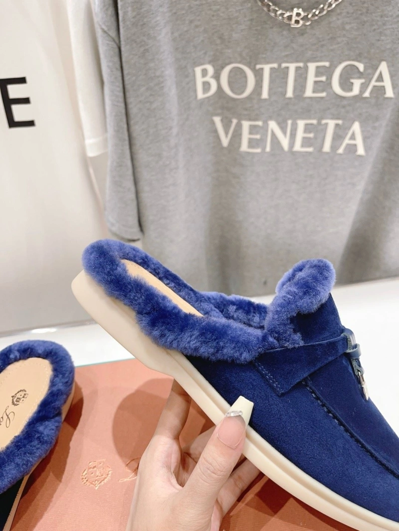 Fashionable Othxr Slippers 215785