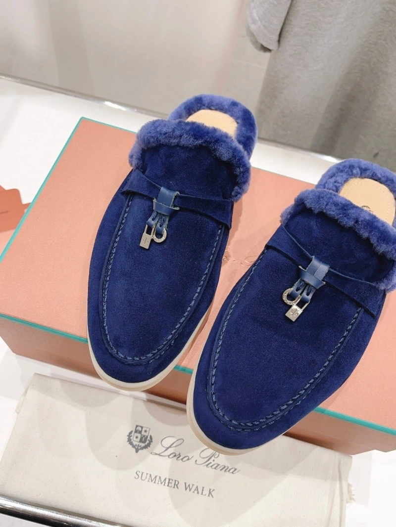Fashionable Othxr Slippers 215785
