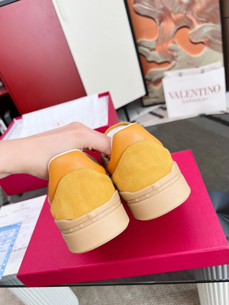 Versatile Vxlxntino Sneakers 231357