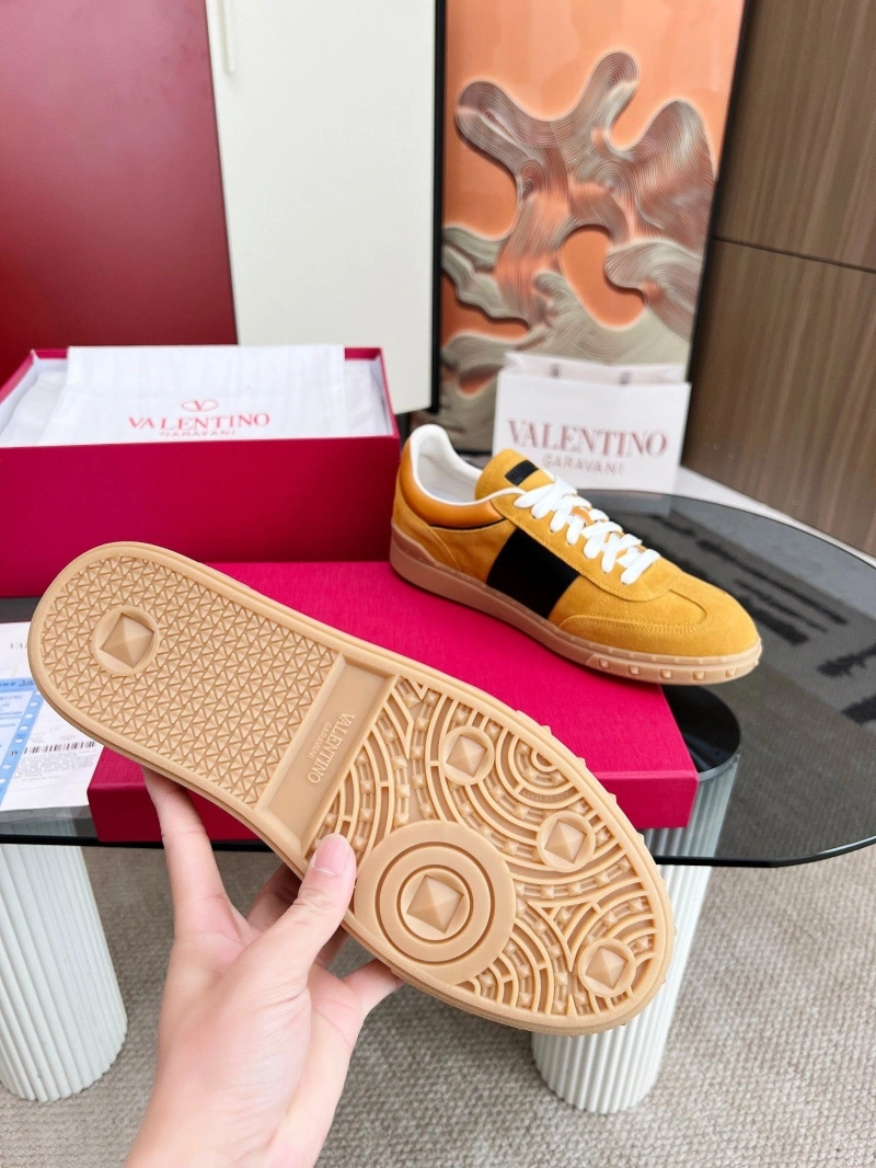 Versatile Vxlxntino Sneakers 231357