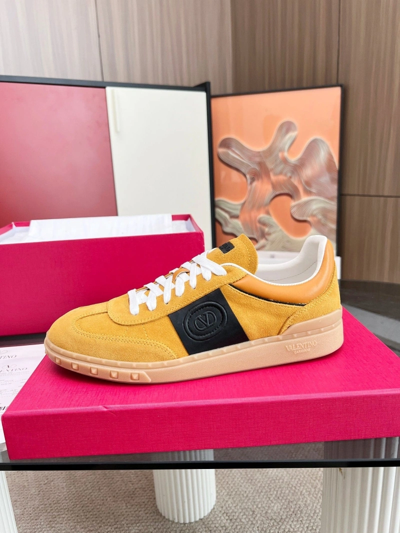 Versatile Vxlxntino Sneakers 231357