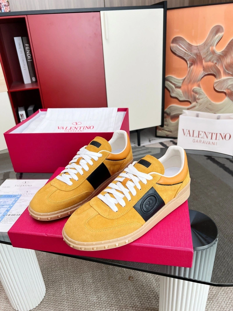 Versatile Vxlxntino Sneakers 231357