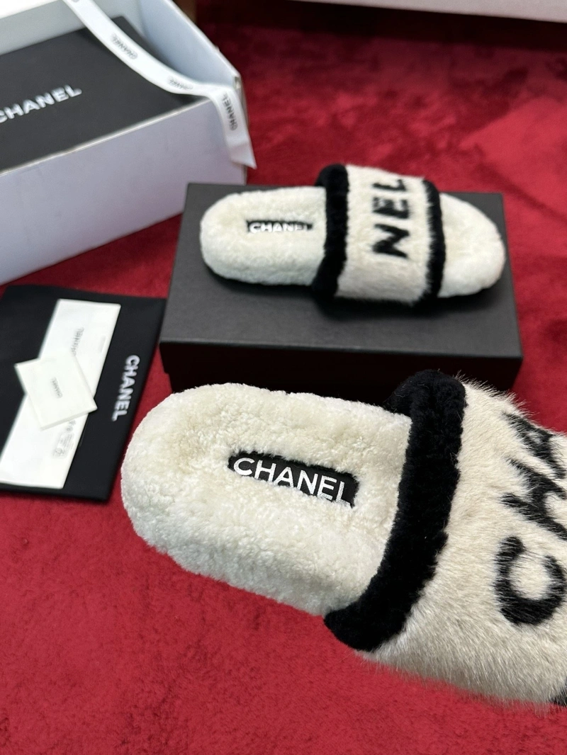 Practical Chxnxl Slippers 127399