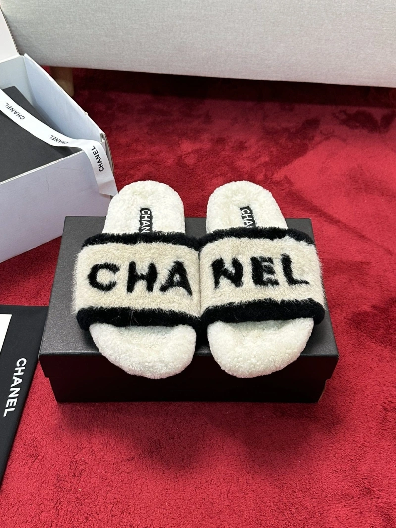 Practical Chxnxl Slippers 127399