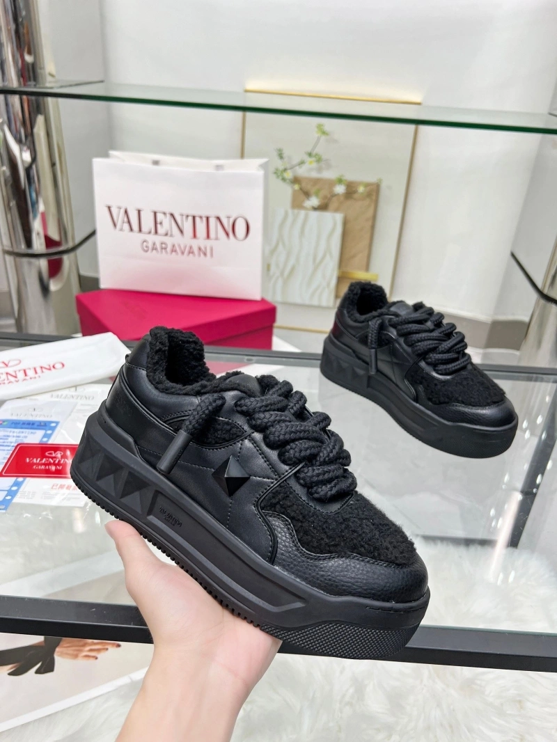 Modern Vxlxntino Sneakers 231352