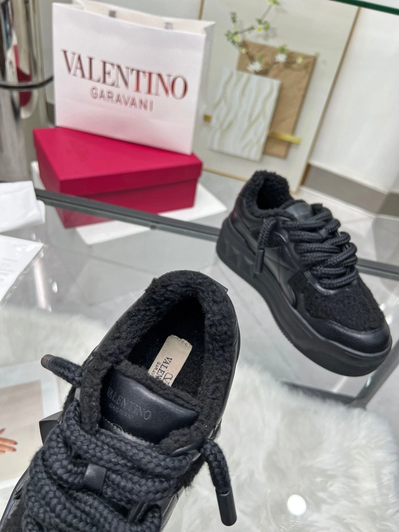 Modern Vxlxntino Sneakers 231352