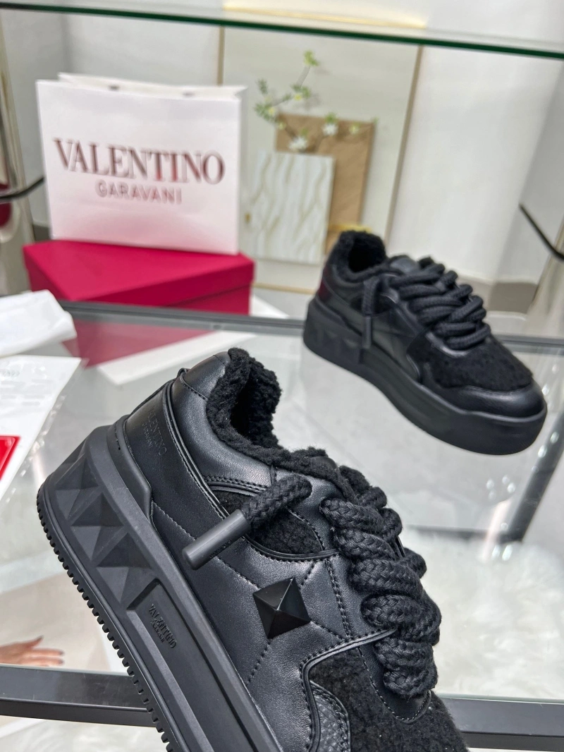 Modern Vxlxntino Sneakers 231352