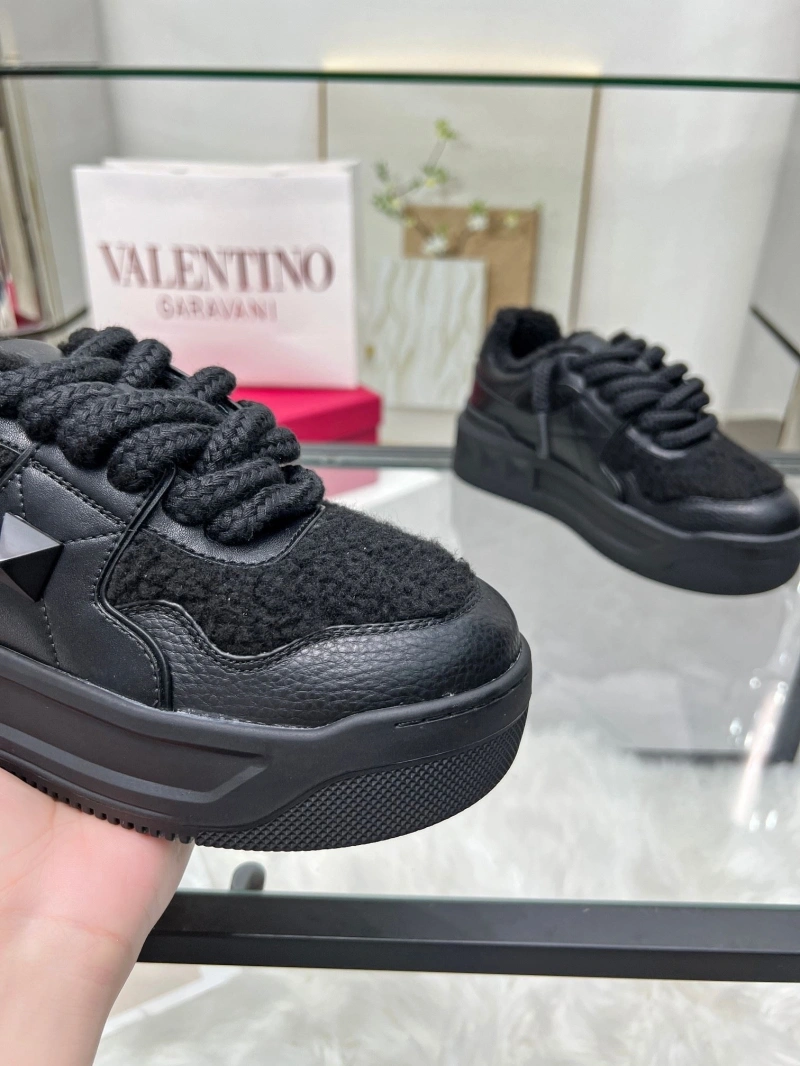 Modern Vxlxntino Sneakers 231352
