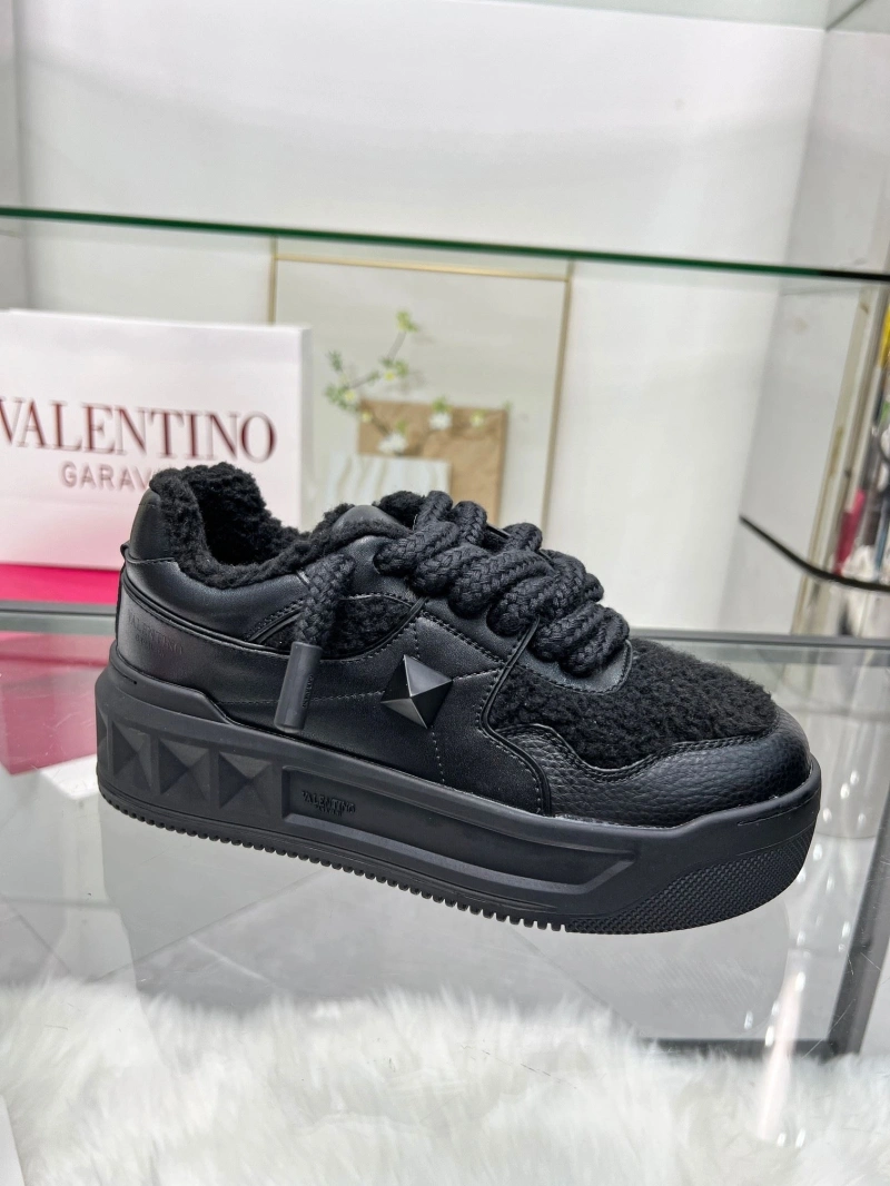Modern Vxlxntino Sneakers 231352