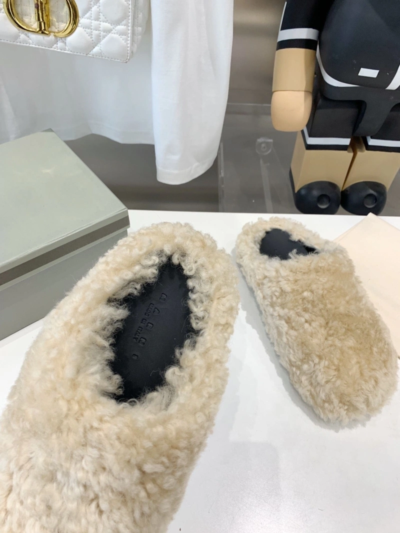 Soft Othxr Slippers 215760
