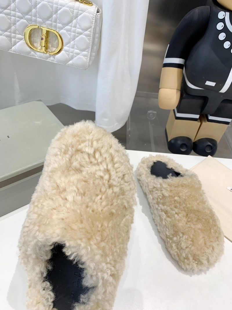 Soft Othxr Slippers 215760