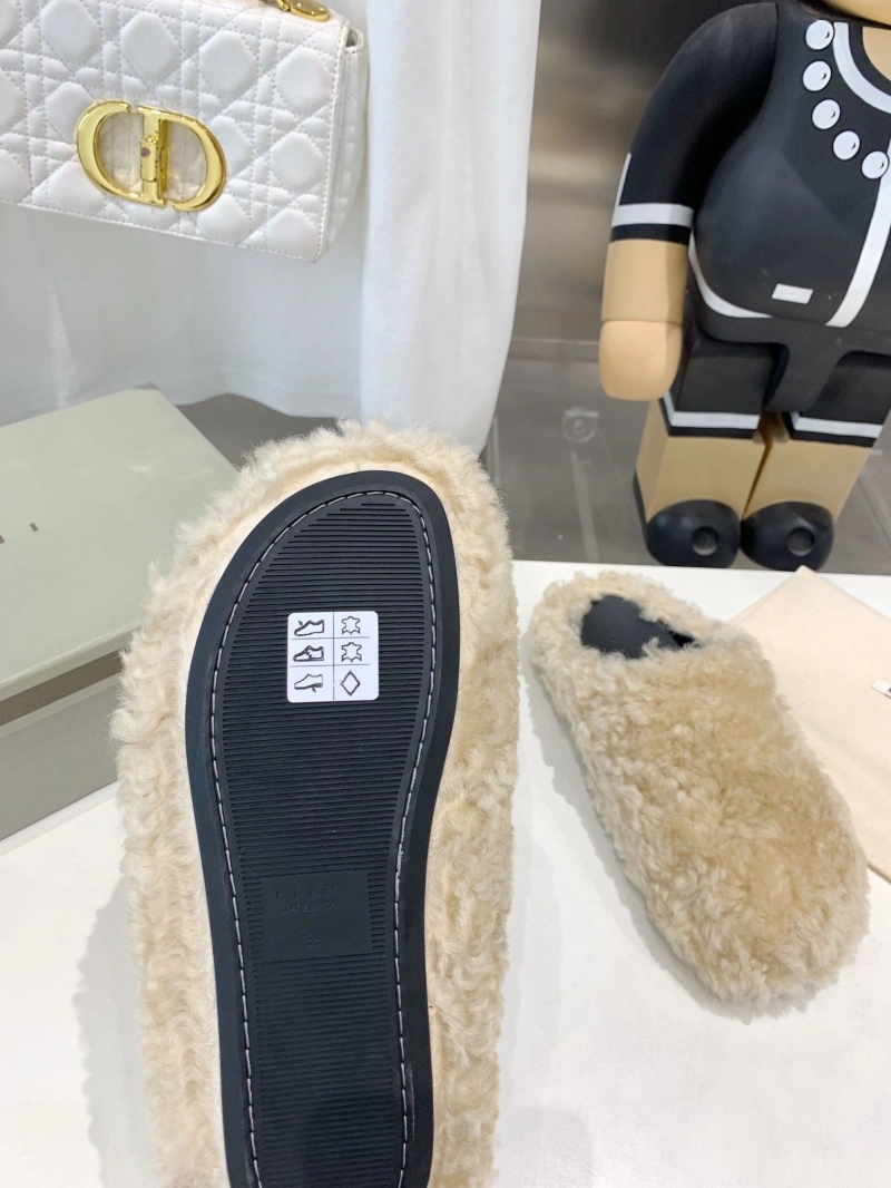 Soft Othxr Slippers 215760
