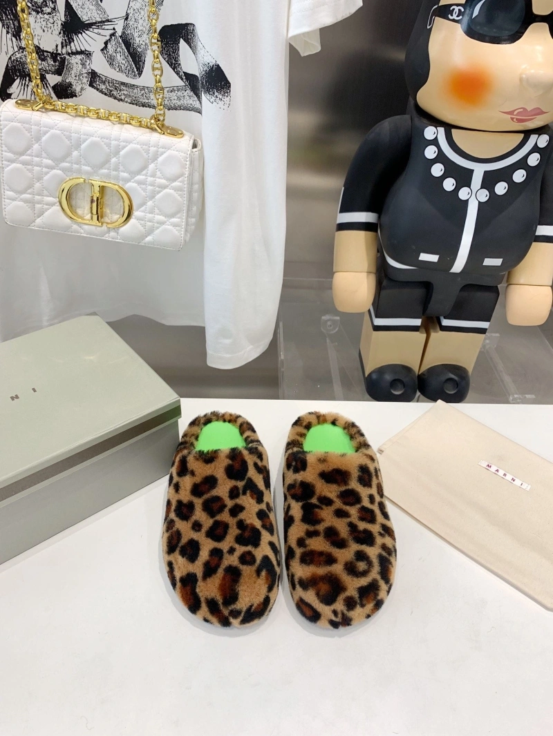 WellDesigned Othxr Slippers 215761