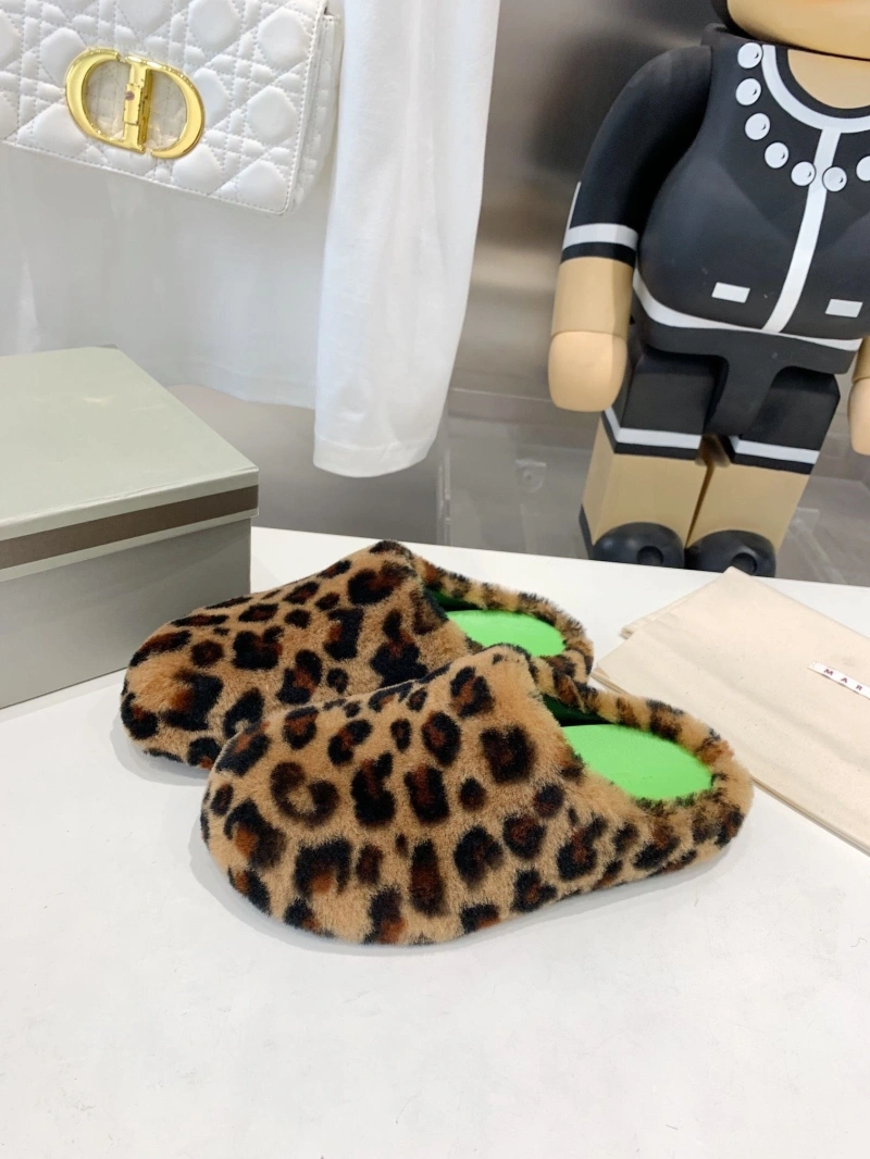 WellDesigned Othxr Slippers 215761