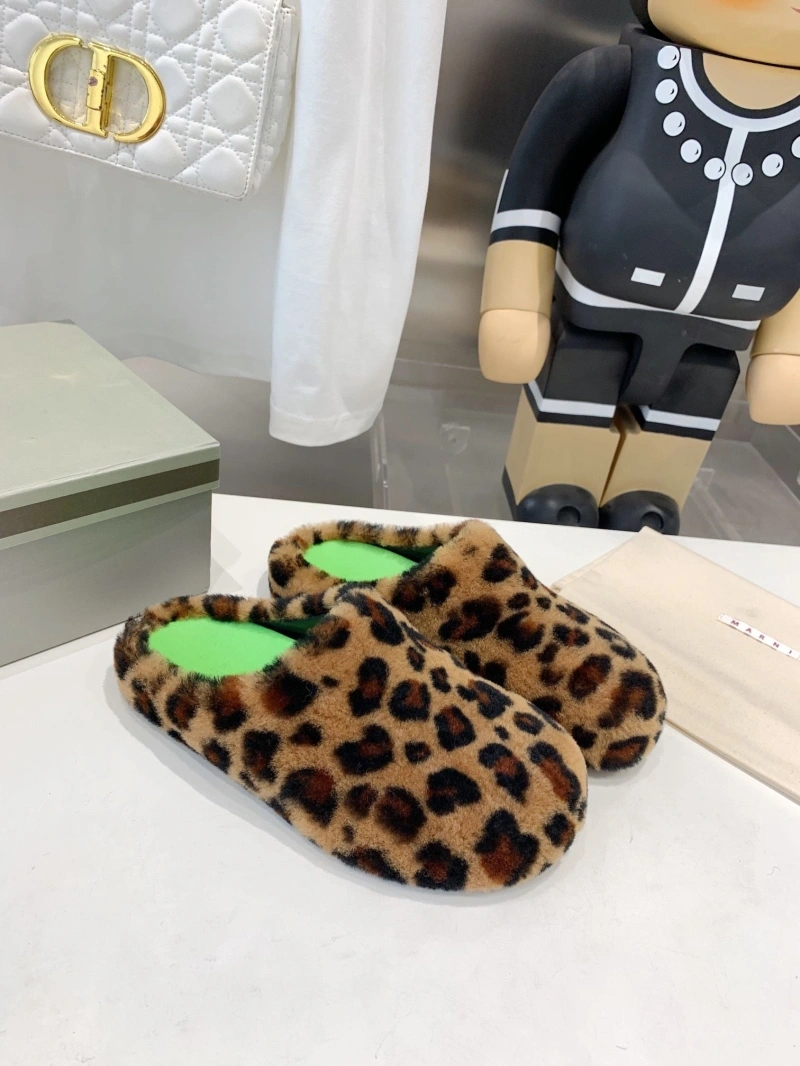WellDesigned Othxr Slippers 215761