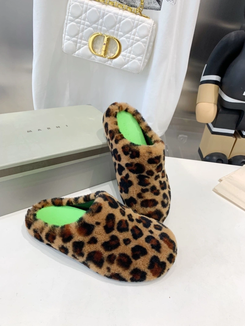 WellDesigned Othxr Slippers 215761