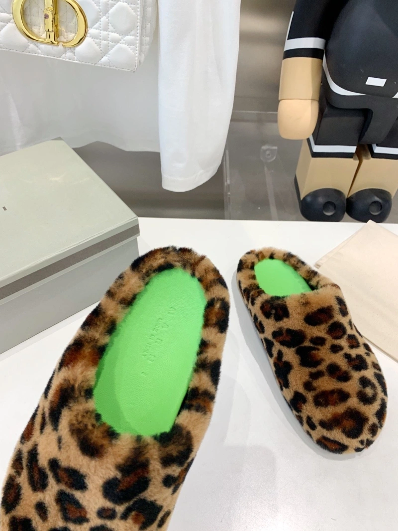 WellDesigned Othxr Slippers 215761